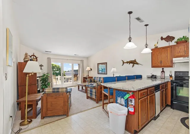Listing Photo 4 - Condo for sale in building located at 108 Grn Turtle Bay Dr, Grand Rivers, KY 42045
