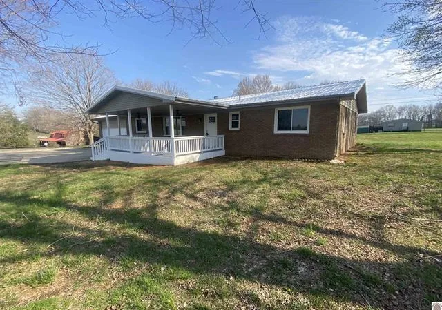 Homes for sale in Cadiz, KY | 2135 Old Canton Pike, Cadiz, KY 42211 | MLS# 26017150