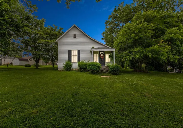 Homes for sale in Mt Sterling, KY | 675 Winchester Rd, Mt Sterling, KY 40353 | MLS# 26017178