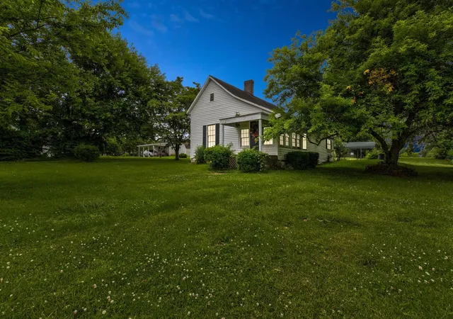 Photo 3 of Single family home for sale at 675 Winchester Rd, Mount Sterling, KY 40353 | MLS# 26017178 | Listing updated on 2026-07-09