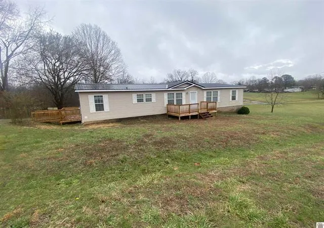 Homes for sale in Cadiz, KY | 464 Birdsong Dr, Cadiz, KY 42211 | MLS# 26017183