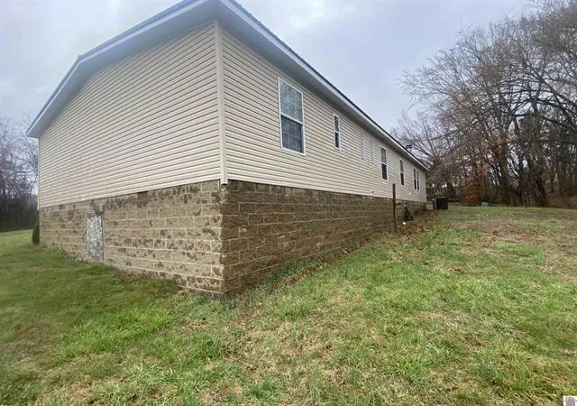 Homes for sale in Cadiz, KY | 464 Birdsong Dr, Cadiz, KY 42211 | MLS# 26017183