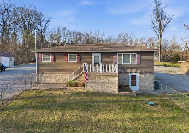 Photo 1 of Single family home for sale at 1231 Rockcastle Lakeshore Dr, Cadiz, KY 42211 | MLS# 26018501 | Listing updated on 2026-07-16