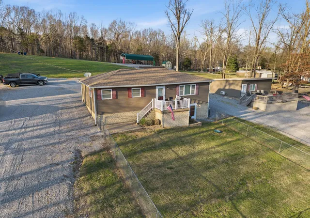 Photo 2 of Single family home for sale at 1231 Rockcastle Lakeshore Dr, Cadiz, KY 42211 | MLS# 26018501 | Listing updated on 2026-07-16