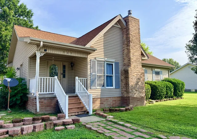 Photo 1 of Single family home for sale at 717 Tennessee St, Paducah, KY 42003 | MLS# 26018892 | Listing updated on 2026-07-17
