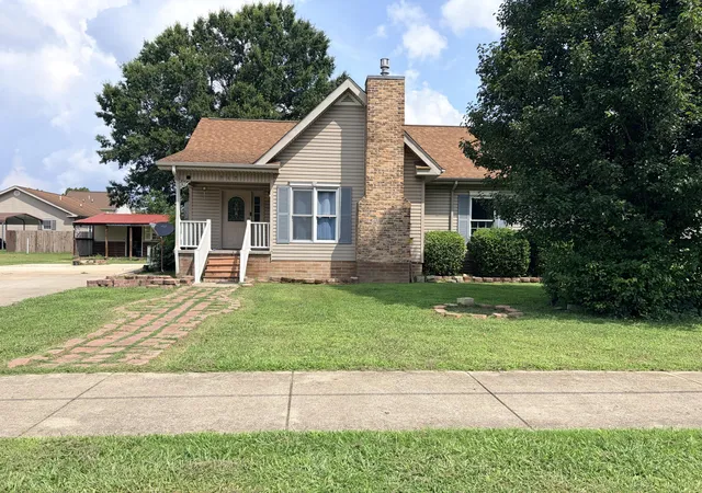 Photo 2 of Single family home for sale at 717 Tennessee St, Paducah, KY 42003 | MLS# 26018892 | Listing updated on 2026-07-17