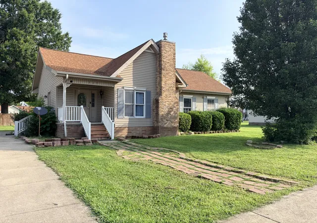 Photo 4 of Single family home for sale at 717 Tennessee St, Paducah, KY 42003 | MLS# 26018892 | Listing updated on 2026-07-17