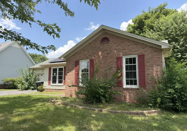 Homes for sale in Hopkinsville, KY | 642 Winchester Dr, Hopkinsville, KY 42240 | MLS# 26017230