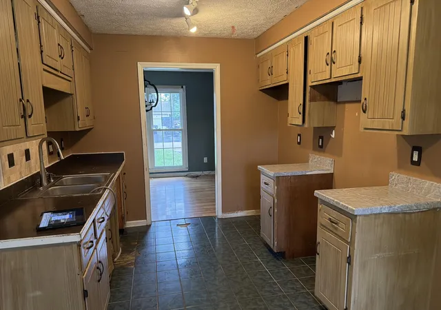 Homes for sale in Hopkinsville, KY | 642 Winchester Dr, Hopkinsville, KY 42240 | MLS# 26017230