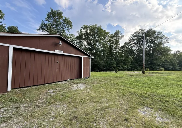 Homes for sale in Monticello, KY | 305 Hunters Paradise Rd, Monticello, KY 42633 | MLS# 26017227