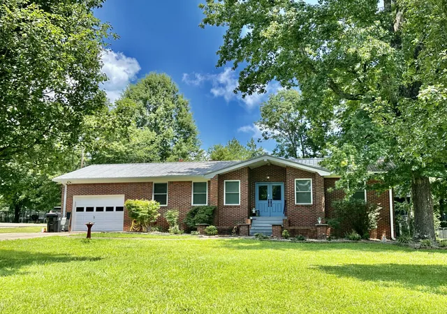Photo 3 of Single family home for sale at 52 S Nottingham Ln, Murray, KY 42071 | MLS# 26018433 | Listing updated on 2026-08-18