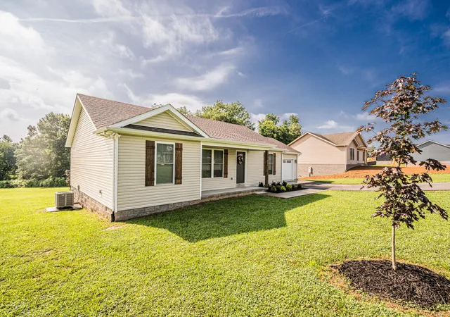 Photo 3 of Single family home for sale at 260 Walnut Grv Dr, Smiths Grove, KY 42171 | MLS# 26017984 | Listing updated on 2026-08-25