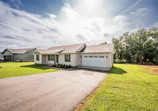 Homes for sale in Smiths Grove, KY | 260 Walnut Grove Dr, Smiths Grove, KY 42171 | MLS# 26017984