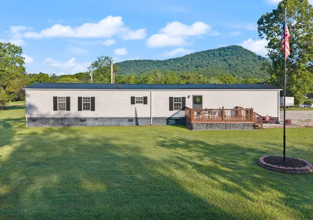 Photo 1 of Sale Pending at 45 Oak Valley Rd, Irvine, KY 40336 | MLS# 26018683 | Listing updated on 2026-07-25