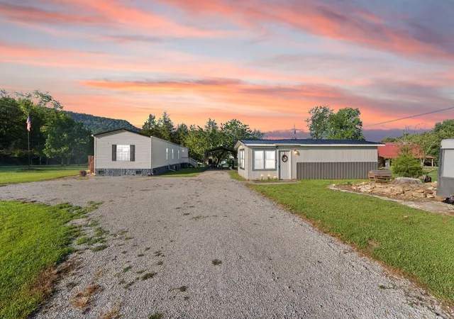 Photo 3 of Sale Pending at 45 Oak Valley Rd, Irvine, KY 40336 | MLS# 26018683 | Listing updated on 2026-07-25