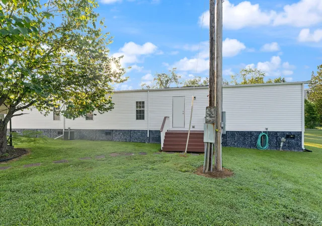 Photo 4 of Sale Pending at 45 Oak Valley Rd, Irvine, KY 40336 | MLS# 26018683 | Listing updated on 2026-07-25