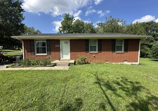 Homes for sale in Hopkinsville, KY | 1412 Honeysuckle Dr, Hopkinsville, KY 42240 | MLS# 26017264