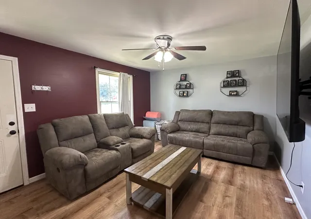 Homes for sale in Hopkinsville, KY | 1412 Honeysuckle Dr, Hopkinsville, KY 42240 | MLS# 26017264