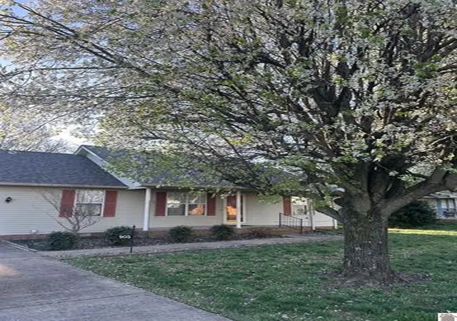 Photo 2 of Sale Pending at 903 Sivley Rd, Hopkinsville, KY 42240 | MLS# 26017321 | Listing updated on 2026-08-28