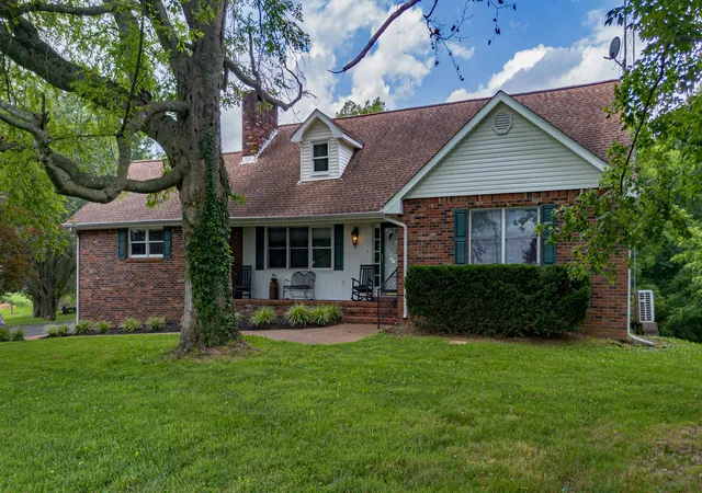 Homes for sale in Benton, KY | 1575 Dyke Rd, Benton, KY 42025 | MLS# 26018056