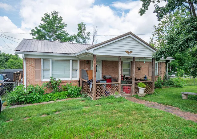 2nd image of 325 Foxwood Dr, Nicholasville, KY 40356 | MLS# 26017358