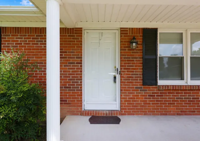 Homes for sale in Lawrenceburg, KY | 106 Eagle Dr, Lawrenceburg, KY 40342 | MLS# 26017317