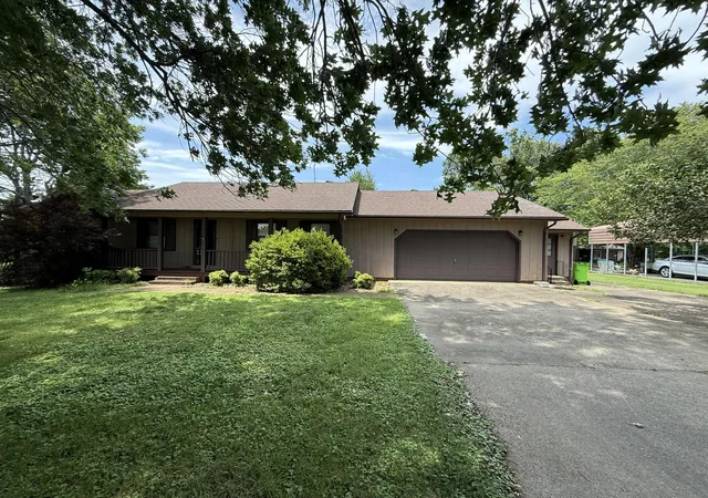 Homes for sale in Mayfield, KY | 338 Natchez Tr, Mayfield, KY 42066 | MLS# 26017547