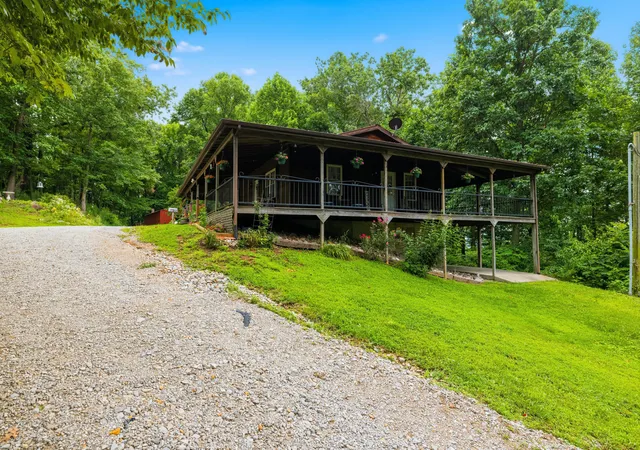 Photo 3 of Single family home for sale at 582 High Ridge Tower Rd, Middleburg, KY 42541 | MLS# 26018389 | Listing updated on 2026-08-31