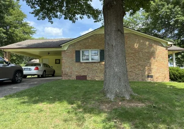 Homes for sale in Mayfield, KY | 211 Reed St, Mayfield, KY 42066 | MLS# 26017962