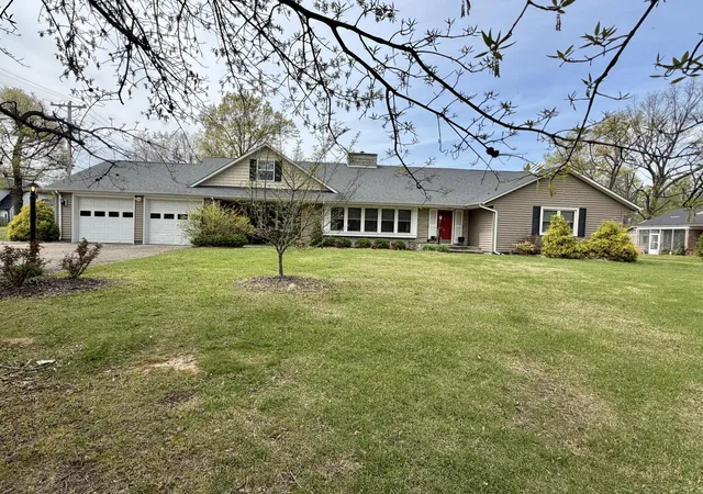 Homes for sale in Mayfield, KY | 711 Pryor St, Mayfield, KY 42066 | MLS# 26017386