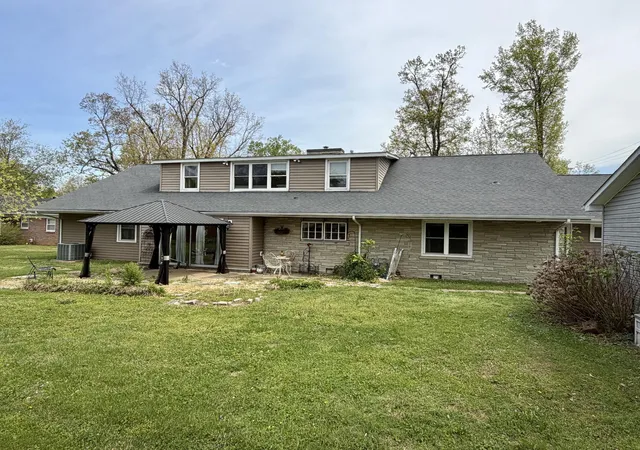 Homes for sale in Mayfield, KY | 711 Pryor St, Mayfield, KY 42066 | MLS# 26017386