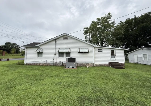 Homes for sale in Benton, KY | 1207 Elm St, Benton, KY 42025 | MLS# 26017571