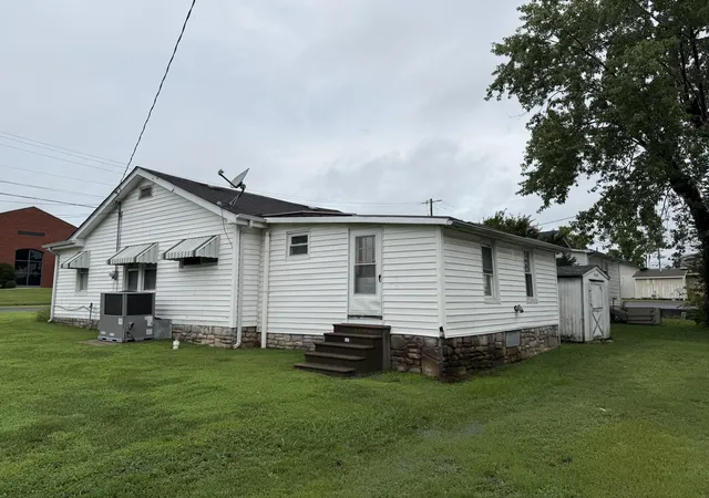 Homes for sale in Benton, KY | 1207 Elm St, Benton, KY 42025 | MLS# 26017571