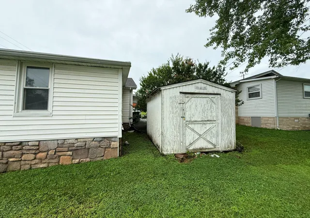 Homes for sale in Benton, KY | 1207 Elm St, Benton, KY 42025 | MLS# 26017571