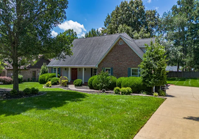 1st image of 555 Whitney Dr, Paducah, KY 42001 | MLS# 26017459