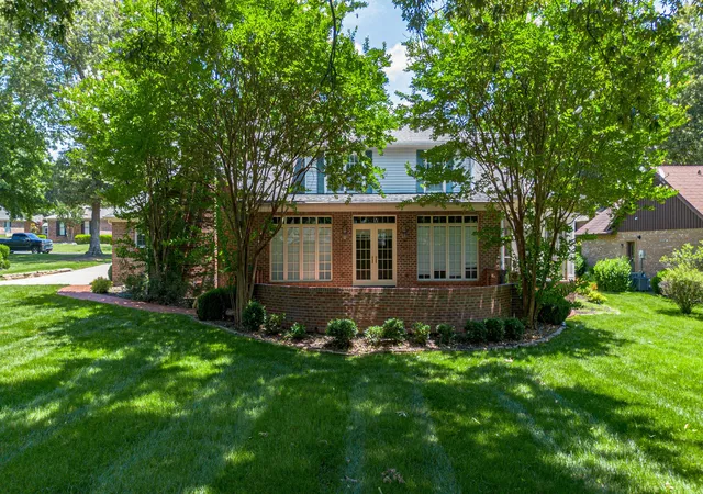 5th image of 555 Whitney Dr, Paducah, KY 42001 | MLS# 26017459