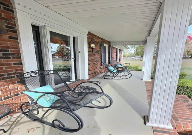 Homes for sale in Murray, KY | 1502 Canterbury Dr, Murray, KY 42071 | MLS# 26017785
