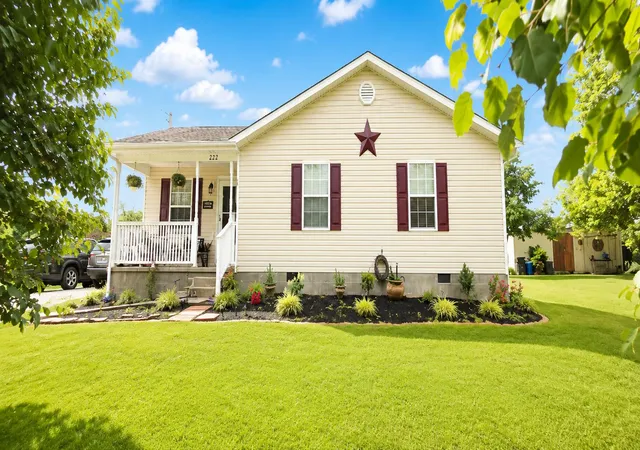 Homes for sale in Junction City, KY | 222 Kentucky Ave, Junction City, KY 40440 | MLS# 26017661