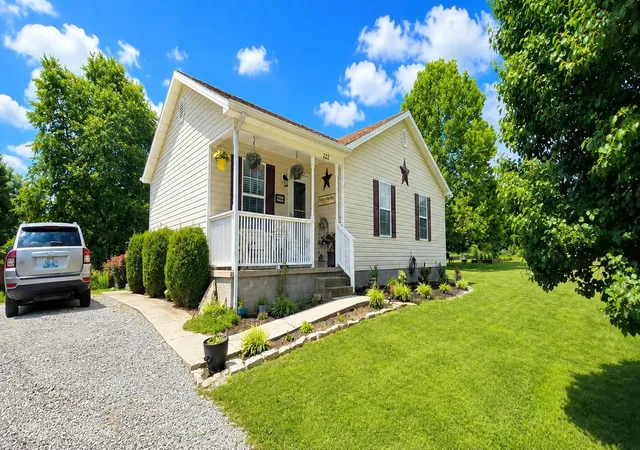 Homes for sale in Junction City, KY | 222 Kentucky Ave, Junction City, KY 40440 | MLS# 26017661