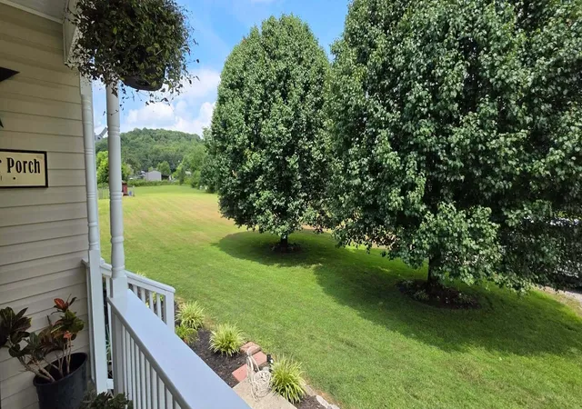 Photo 3 of Single family home for sale at 222 Kentucky Ave, Junction City, KY 40440 | MLS# 26017661 | Listing updated on 2026-09-13