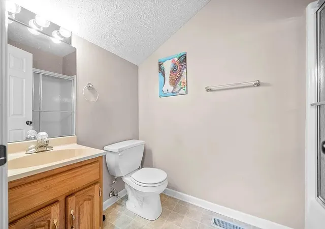 Photo 3 of Single family home for sale at 9575 Julien Rd, Hopkinsville, KY 42240 | MLS# 26017548 | Listing updated on 2026-08-12