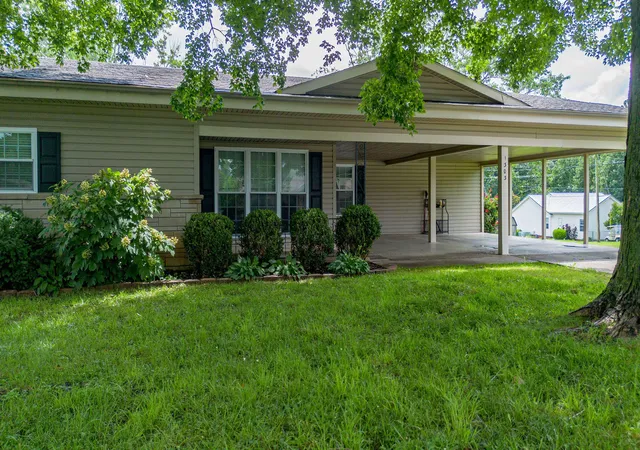 Homes for sale in Benton, KY | 1303 Shelby Mccallum Dr, Benton, KY 42025 | MLS# 26017580