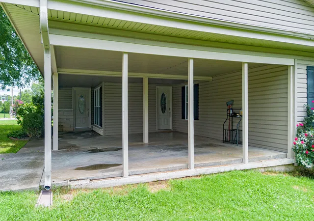Homes for sale in Benton, KY | 1303 Shelby Mccallum Dr, Benton, KY 42025 | MLS# 26017580