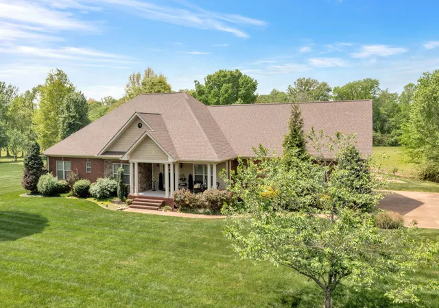 Homes for sale in Murray, KY | 1316 Oak Hill Dr, Murray, KY 42071 | MLS# 26017543