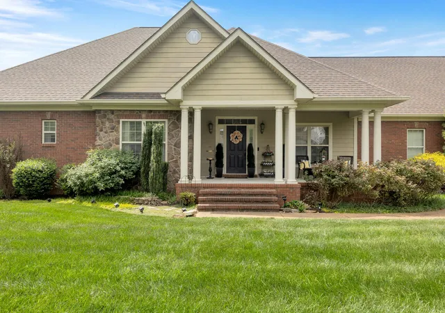 Homes for sale in Murray, KY | 1316 Oak Hill Dr, Murray, KY 42071 | MLS# 26017543