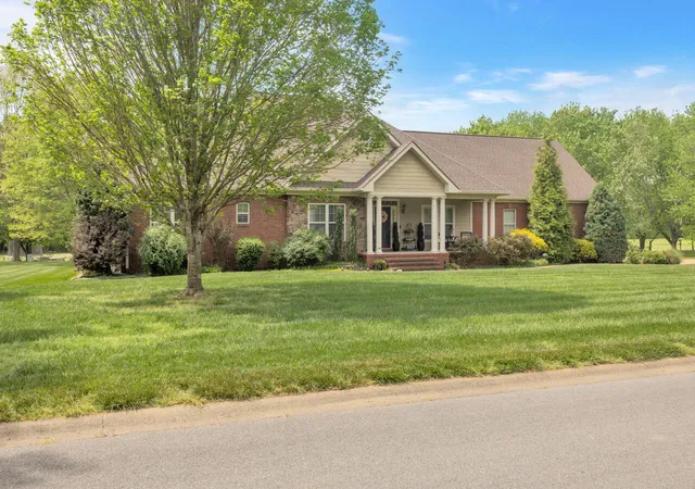 Homes for sale in Murray, KY | 1316 Oak Hill Dr, Murray, KY 42071 | MLS# 26017543