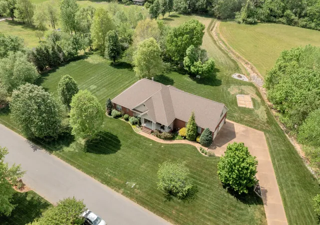 Homes for sale in Murray, KY | 1316 Oak Hill Dr, Murray, KY 42071 | MLS# 26017543