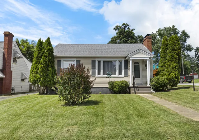 Homes for sale in Harrodsburg, KY | 551 Cornishville St, Harrodsburg, KY 40330 | MLS# 26017851