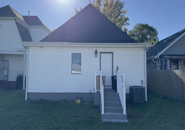 Photo 3 of Sale Pending at 508 Harahan Blvd, Paducah, KY 42001 | MLS# 26017559 | Listing updated on 2026-08-25
