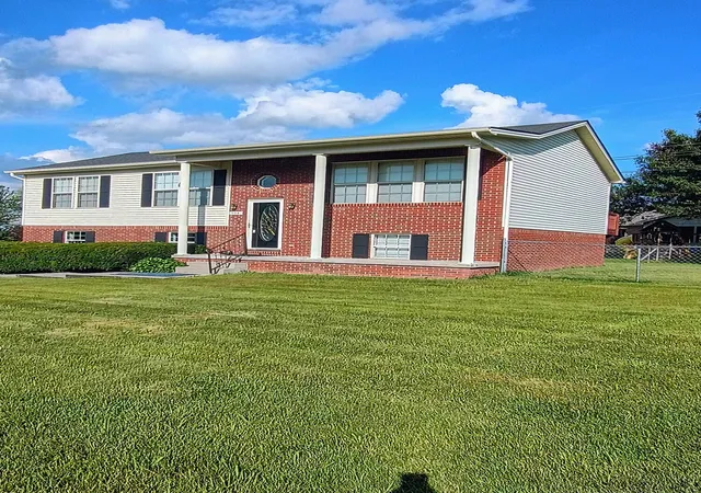 Homes for sale in Berea, KY | 504 Scenic View Cir, Berea, KY 40403 | MLS# 26017776